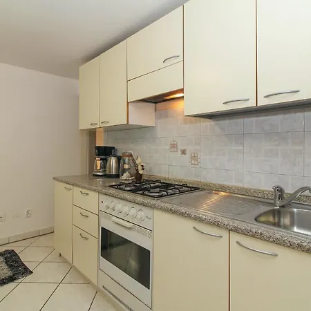 Aida In * Istrien Πόρετς