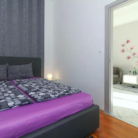 Aida In * Istrien Πόρετς